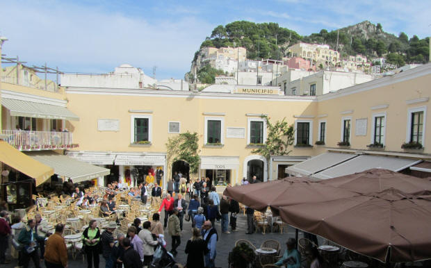 CAPRI PIAZZETTA
