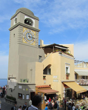 CAPRI PIAZZETTA